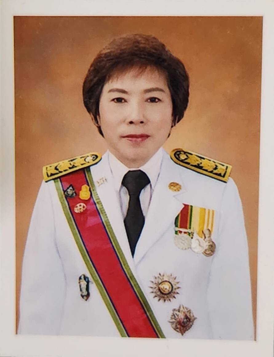 นางนวพร กลิ่นบัวแก้ว