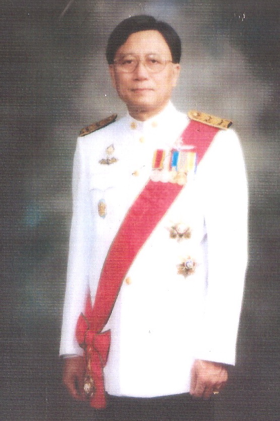 นายพิเชต สุนทรพิพิธ